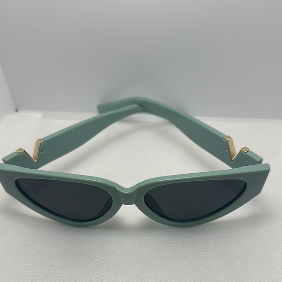 Chic Mint Green Cat Eye Sunglasses with Gold V Detail - Trendy 400 UV protection main image 9